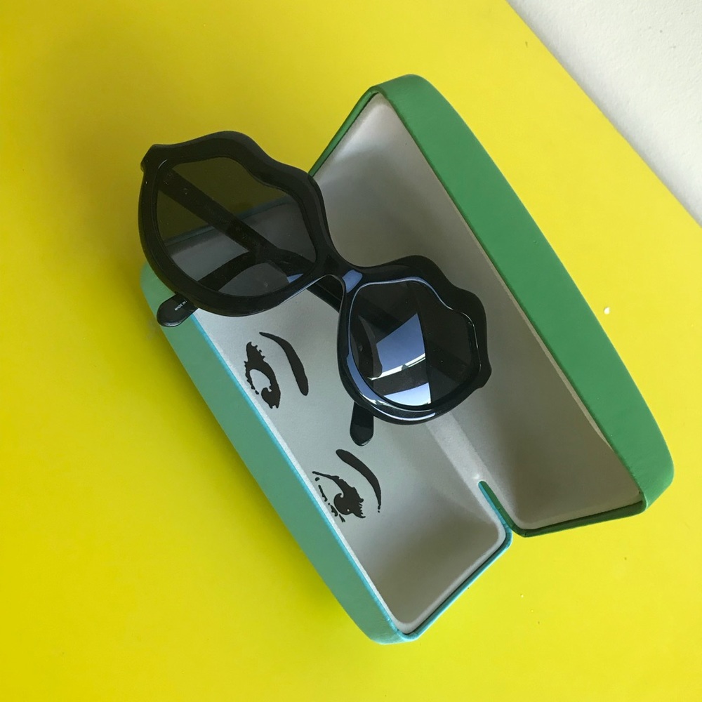 Kate Spade ‘Kiss’ Sunglasses w/ Case